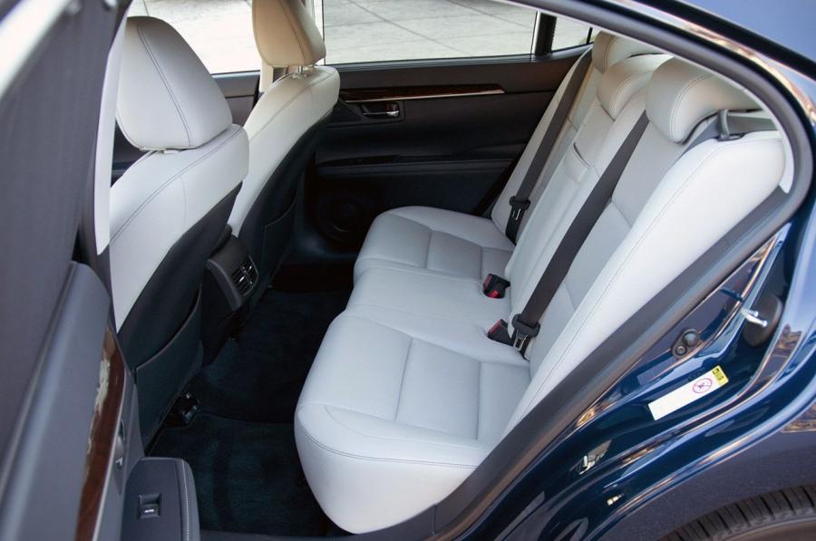  Lexus ES350 2013 года  (фото 40 из 64)